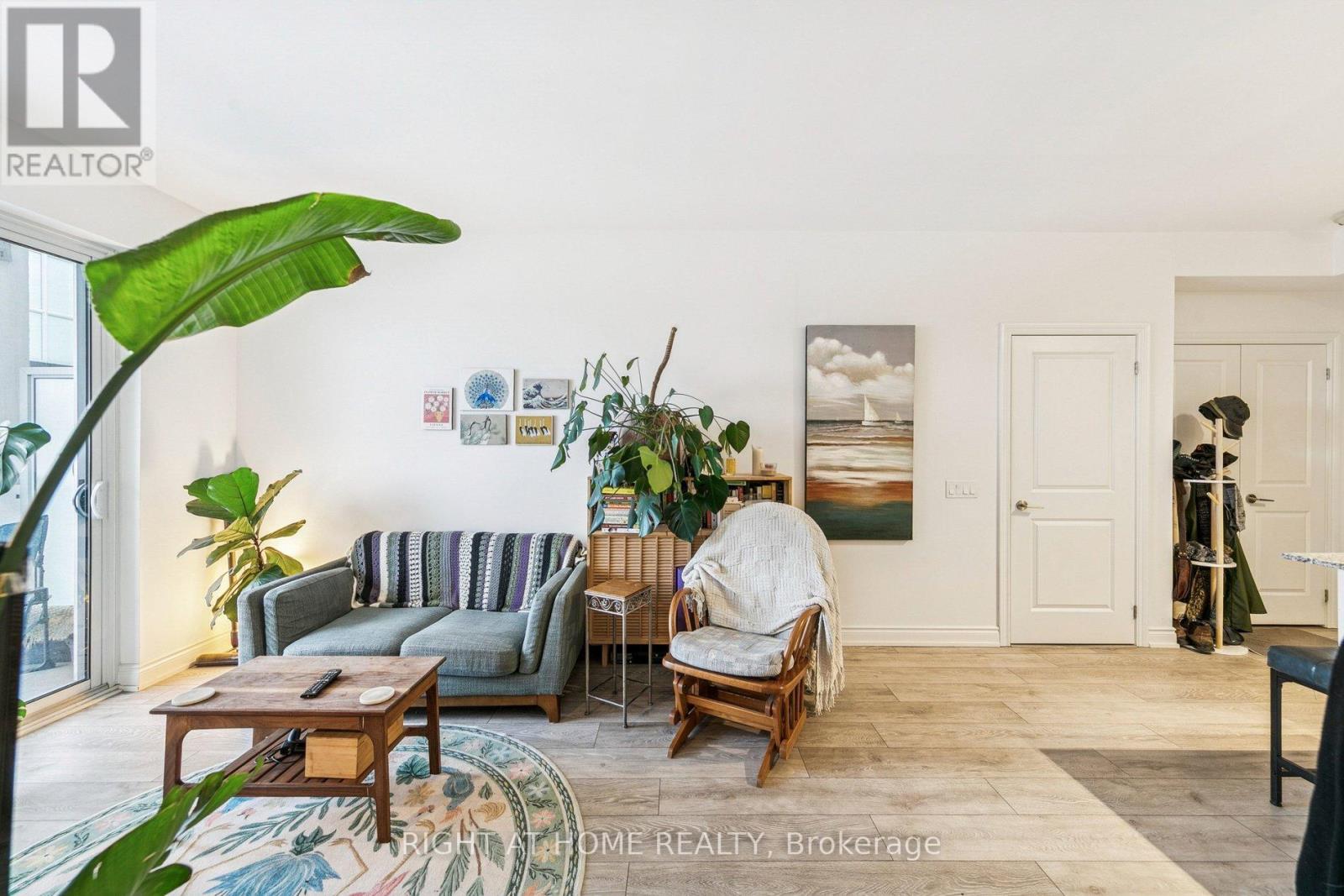 501 - 1050 Main Street E, Milton, Ontario  L9T 9M3 - Photo 3 - W12676234