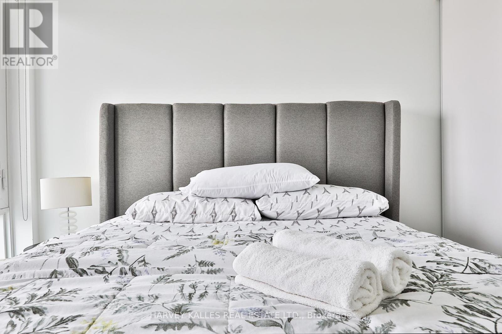 338 - 215 Lakeshore Road W, Mississauga, Ontario  L5H 1G5 - Photo 18 - W12676240