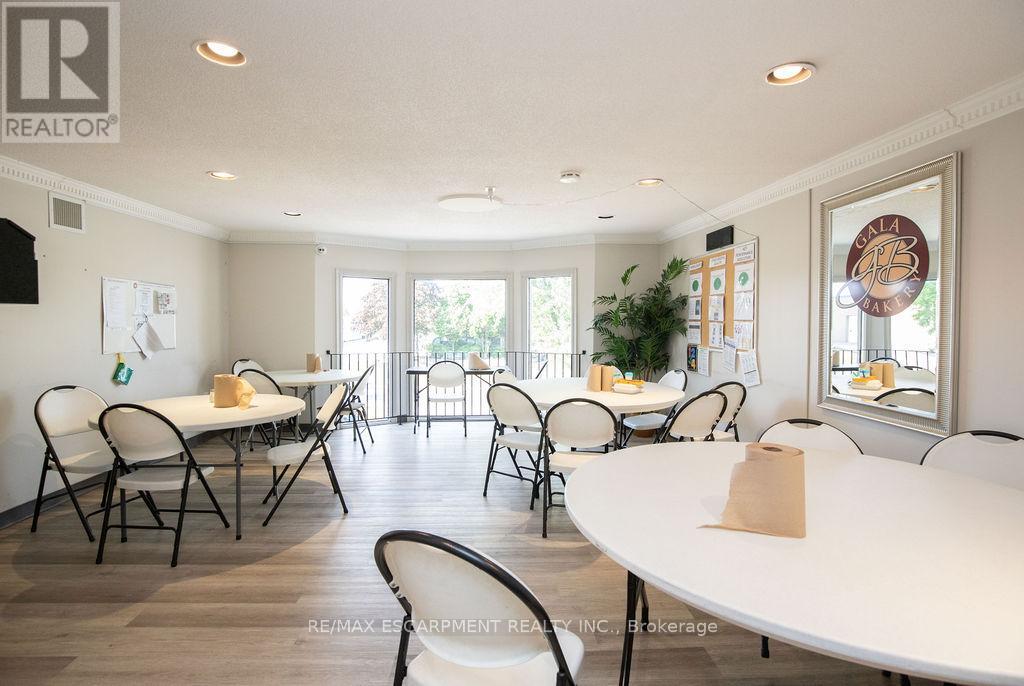 190 Hempstead Drive, Hamilton, Ontario  L8W 2E3 - Photo 11 - X12676044