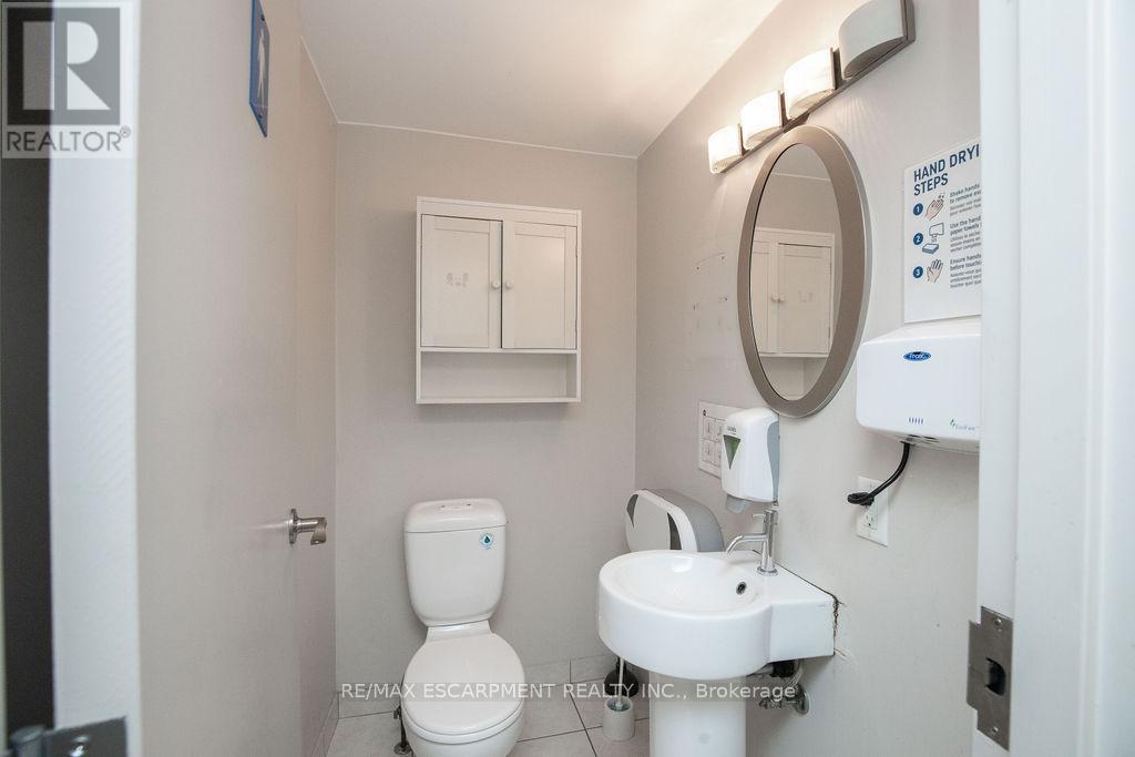 190 Hempstead Drive, Hamilton, Ontario  L8W 2E3 - Photo 12 - X12676044