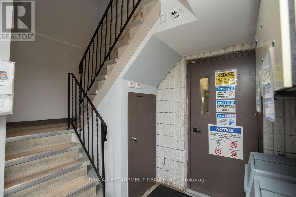 190 Hempstead Drive, Hamilton, Ontario  L8W 2E3 - Photo 14 - X12676044