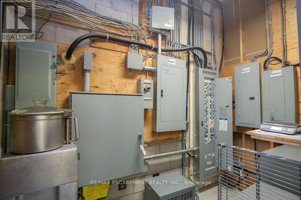 190 Hempstead Drive, Hamilton, Ontario  L8W 2E3 - Photo 16 - X12676044