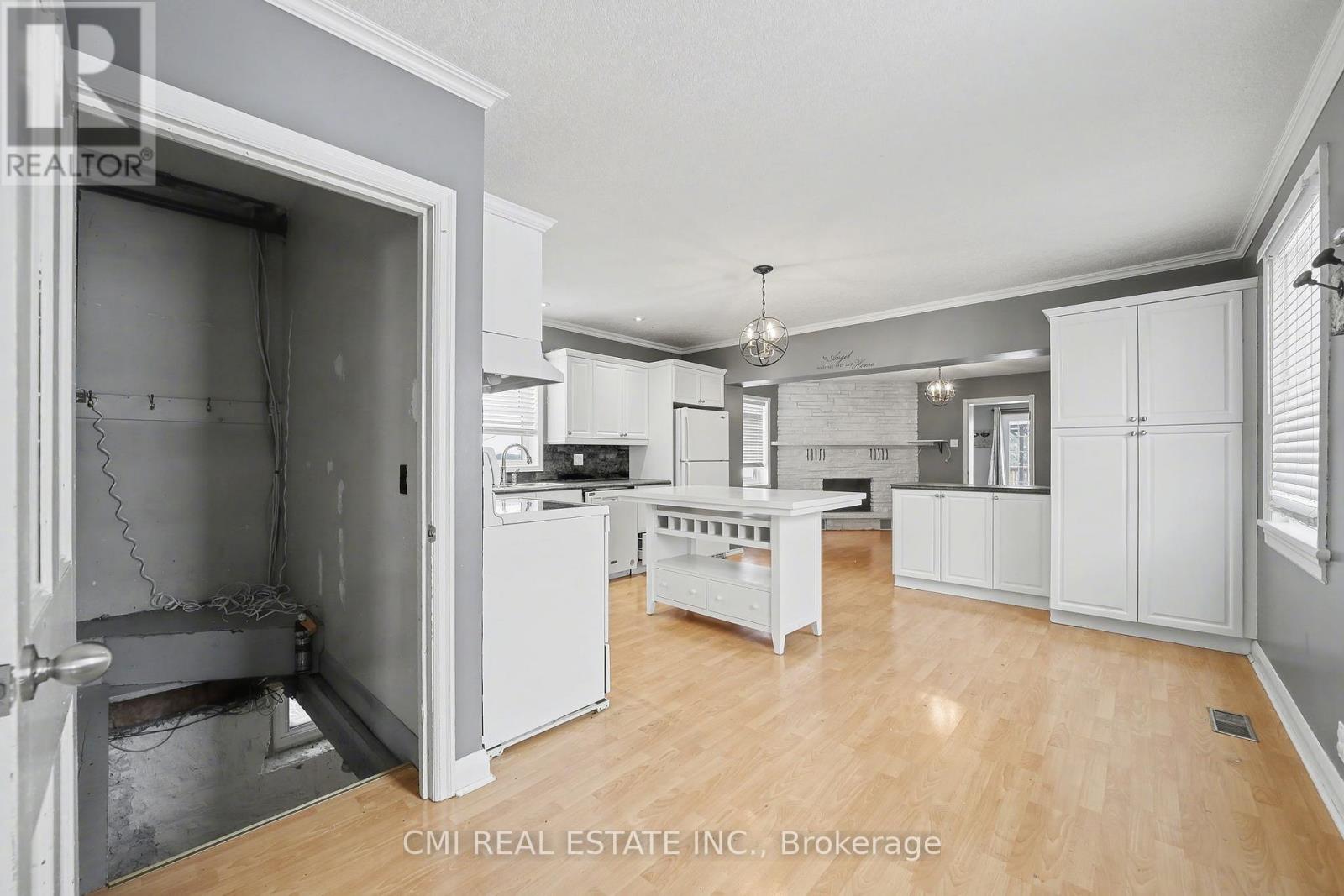 76 Main Street E, Mapleton, Ontario  N0G 1P0 - Photo 10 - X12676048