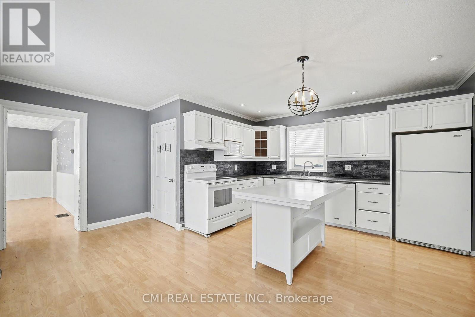 76 Main Street E, Mapleton, Ontario  N0G 1P0 - Photo 11 - X12676048