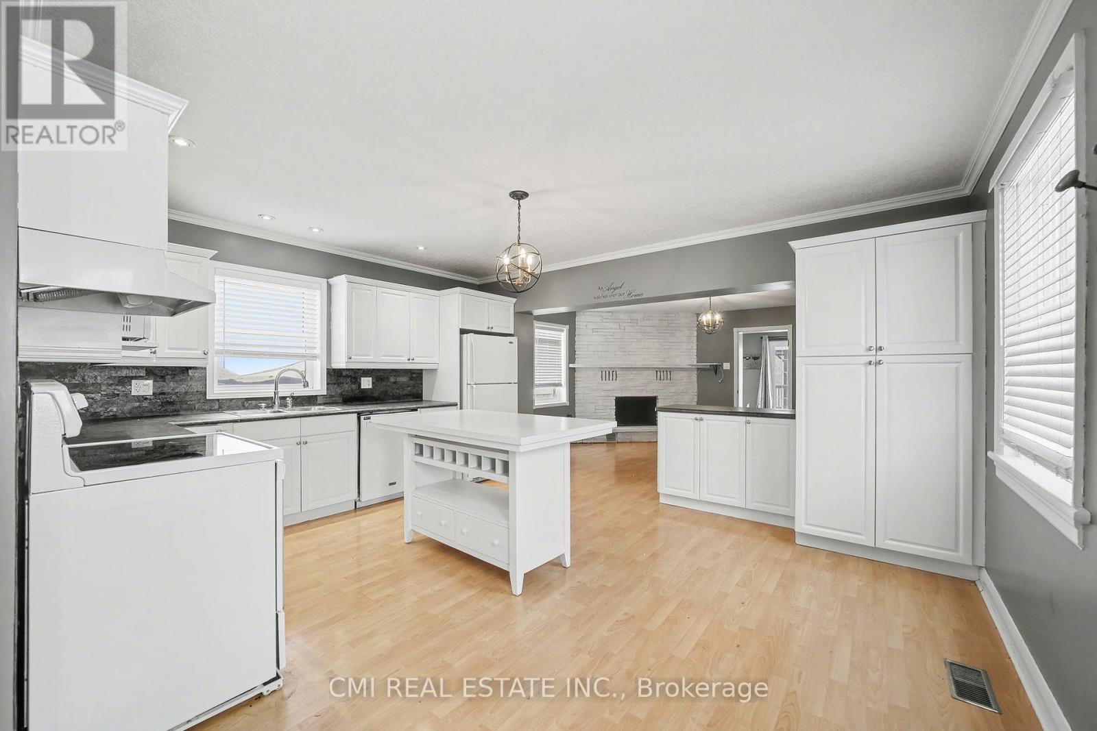 76 Main Street E, Mapleton, Ontario  N0G 1P0 - Photo 13 - X12676048