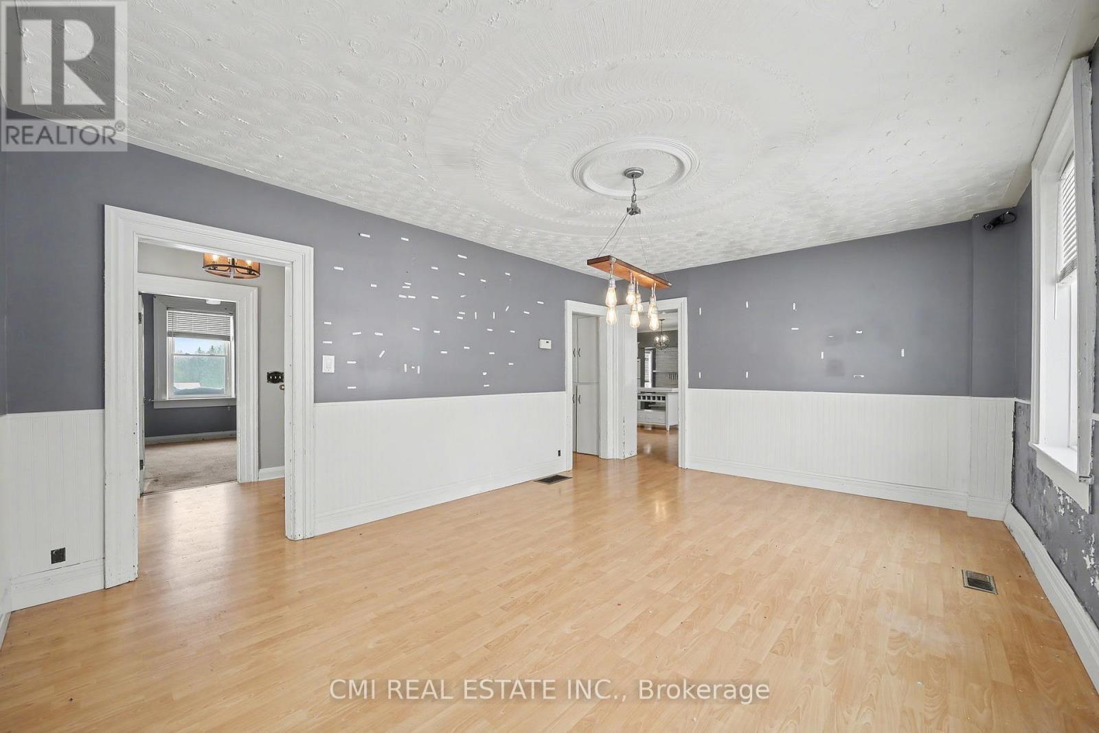 76 Main Street E, Mapleton, Ontario  N0G 1P0 - Photo 14 - X12676048