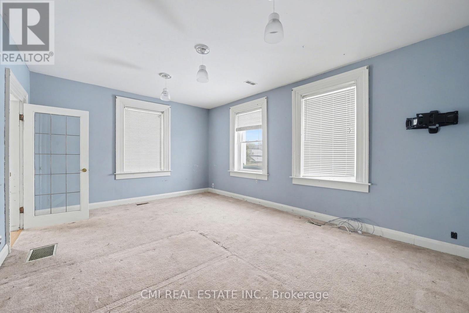 76 Main Street E, Mapleton, Ontario  N0G 1P0 - Photo 33 - X12676048