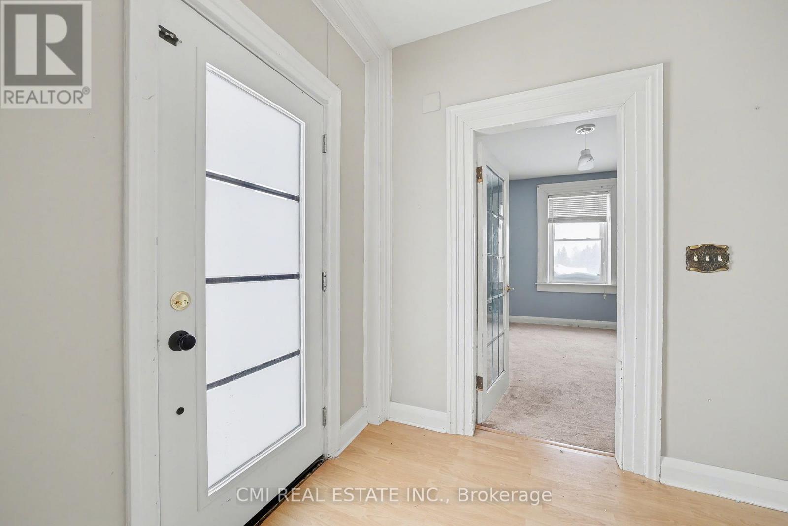 76 Main Street E, Mapleton, Ontario  N0G 1P0 - Photo 5 - X12676048