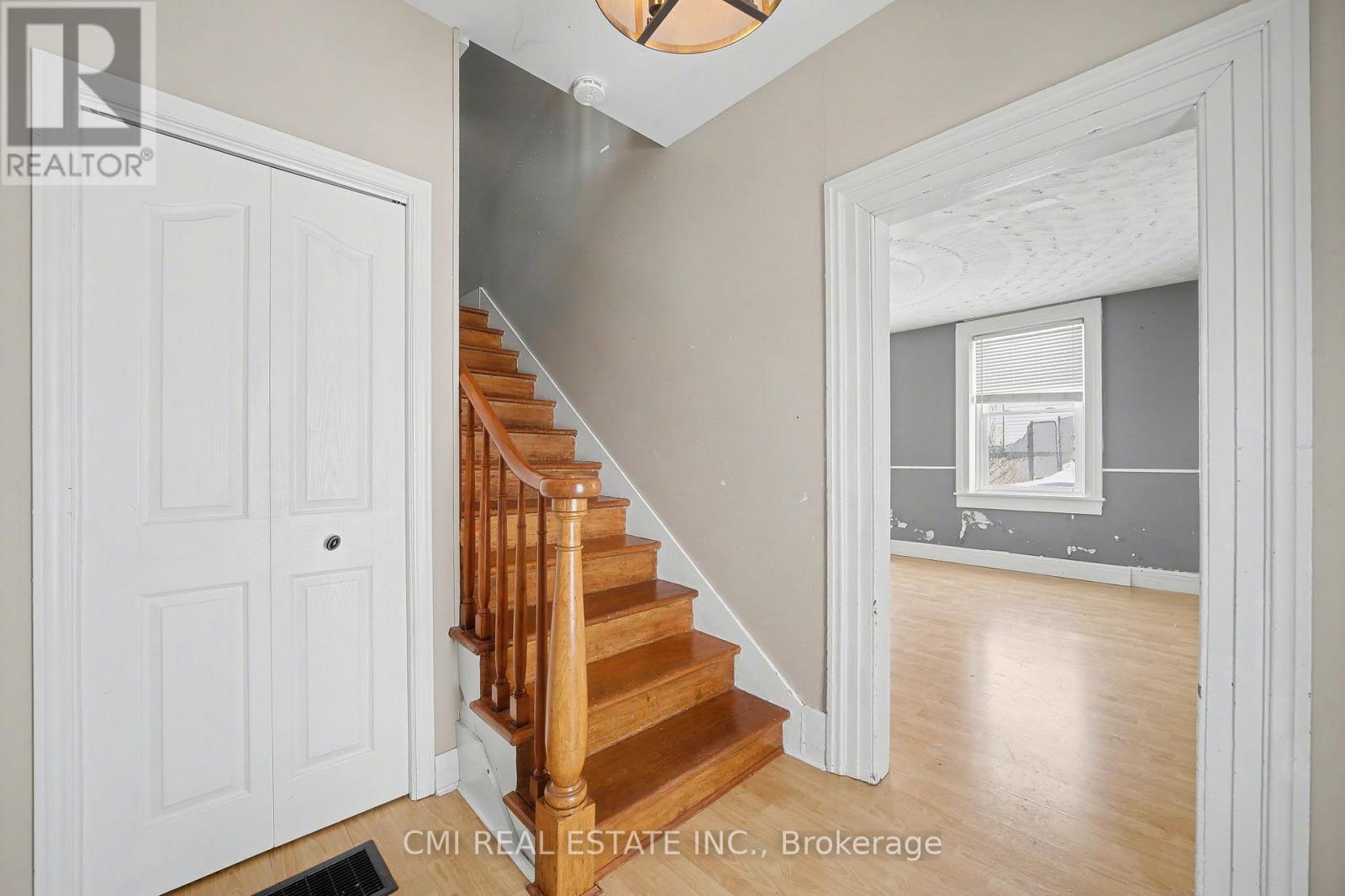 76 Main Street E, Mapleton, Ontario  N0G 1P0 - Photo 6 - X12676048