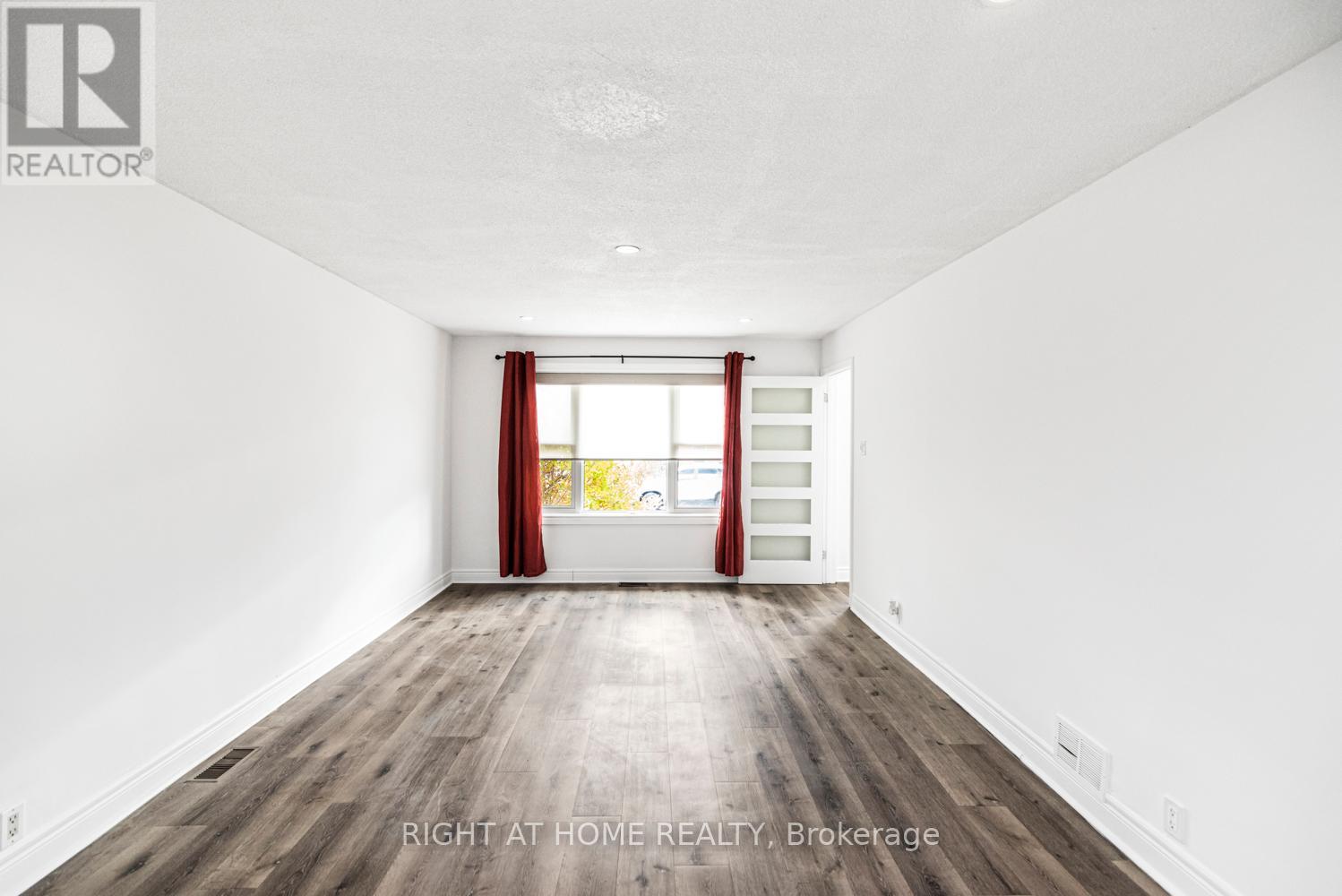 6385 Crawford Street, Niagara Falls, Ontario  L2E 5Y9 - Photo 4 - X12676068