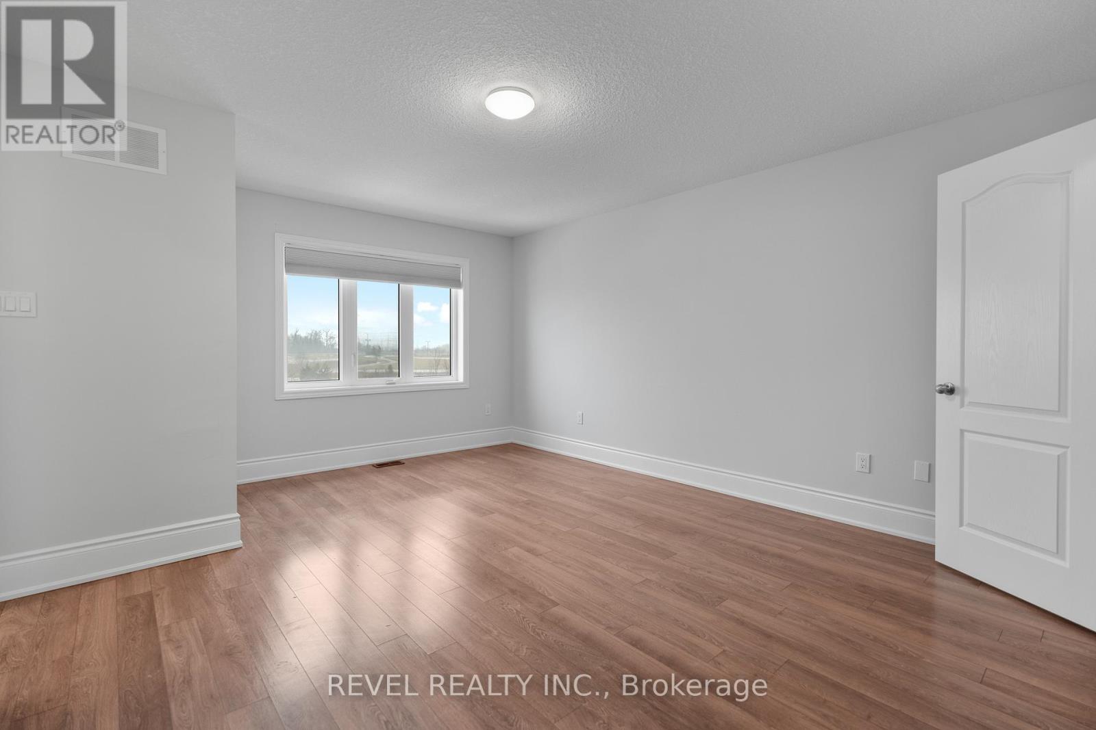 35 Sunset Way, Thorold, Ontario  L0S 1A0 - Photo 14 - X12676086