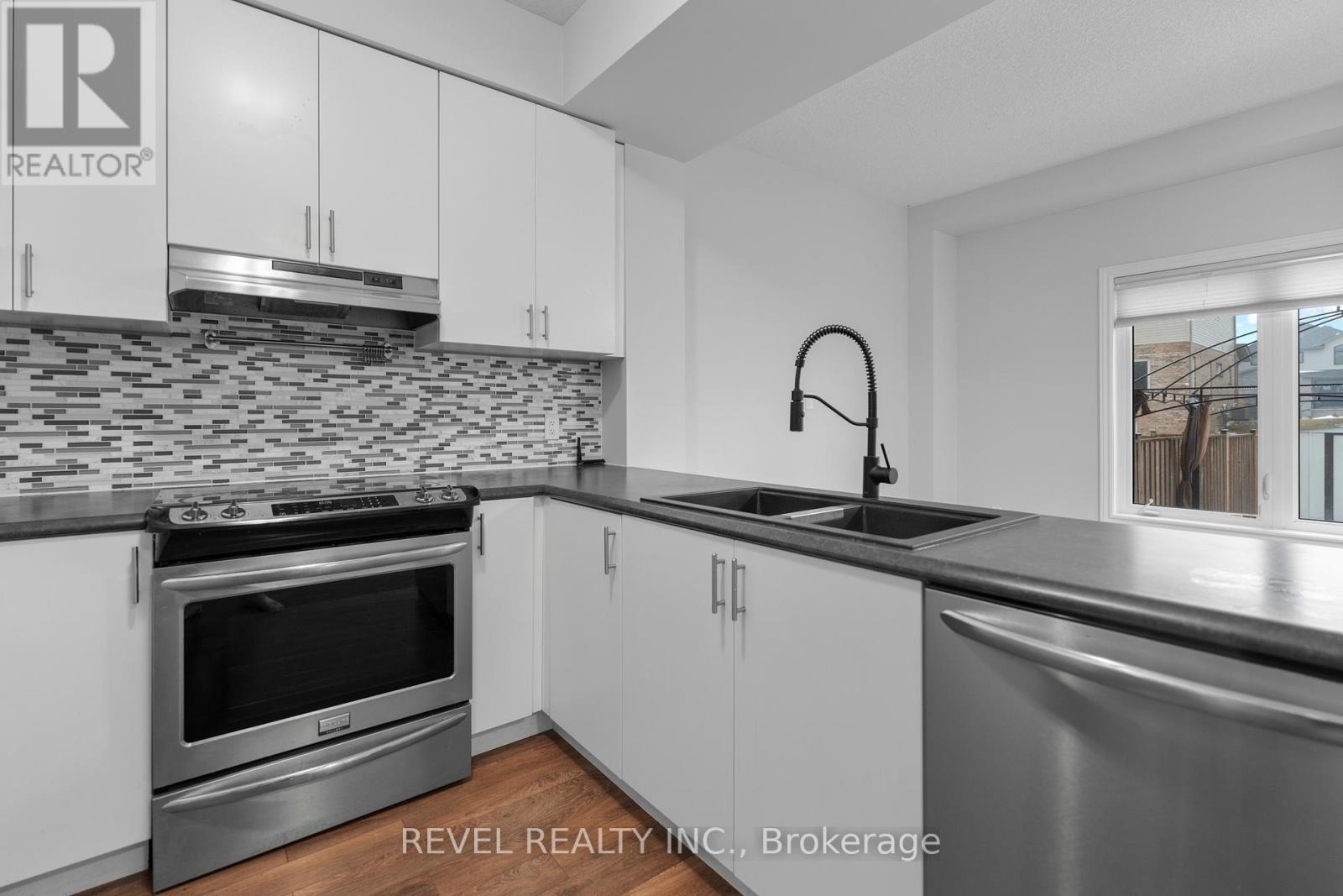 35 Sunset Way, Thorold, Ontario  L0S 1A0 - Photo 11 - X12676192