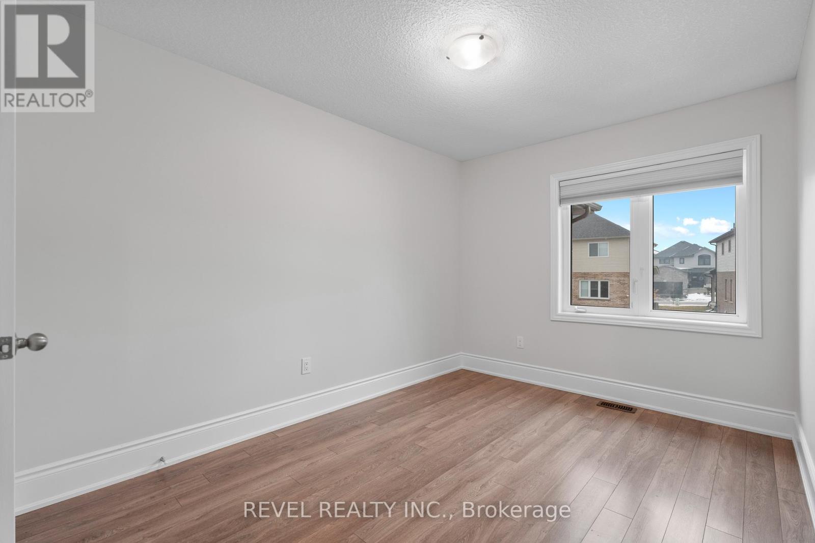 35 Sunset Way, Thorold, Ontario  L0S 1A0 - Photo 23 - X12676192