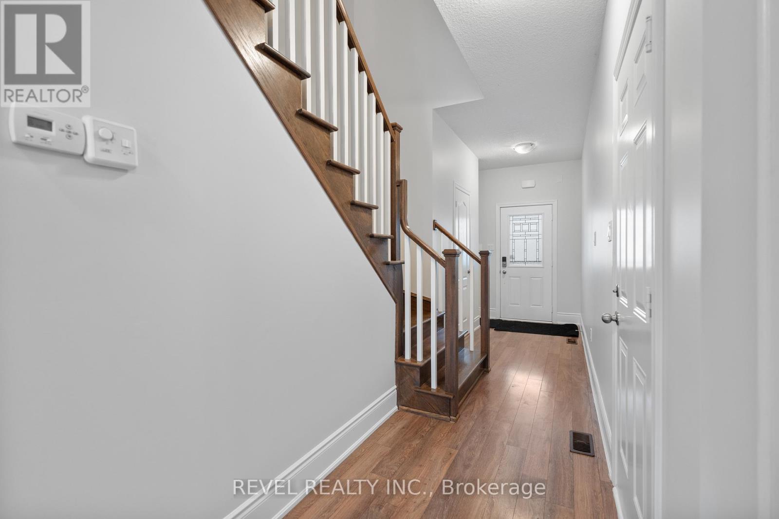 35 Sunset Way, Thorold, Ontario  L0S 1A0 - Photo 4 - X12676192