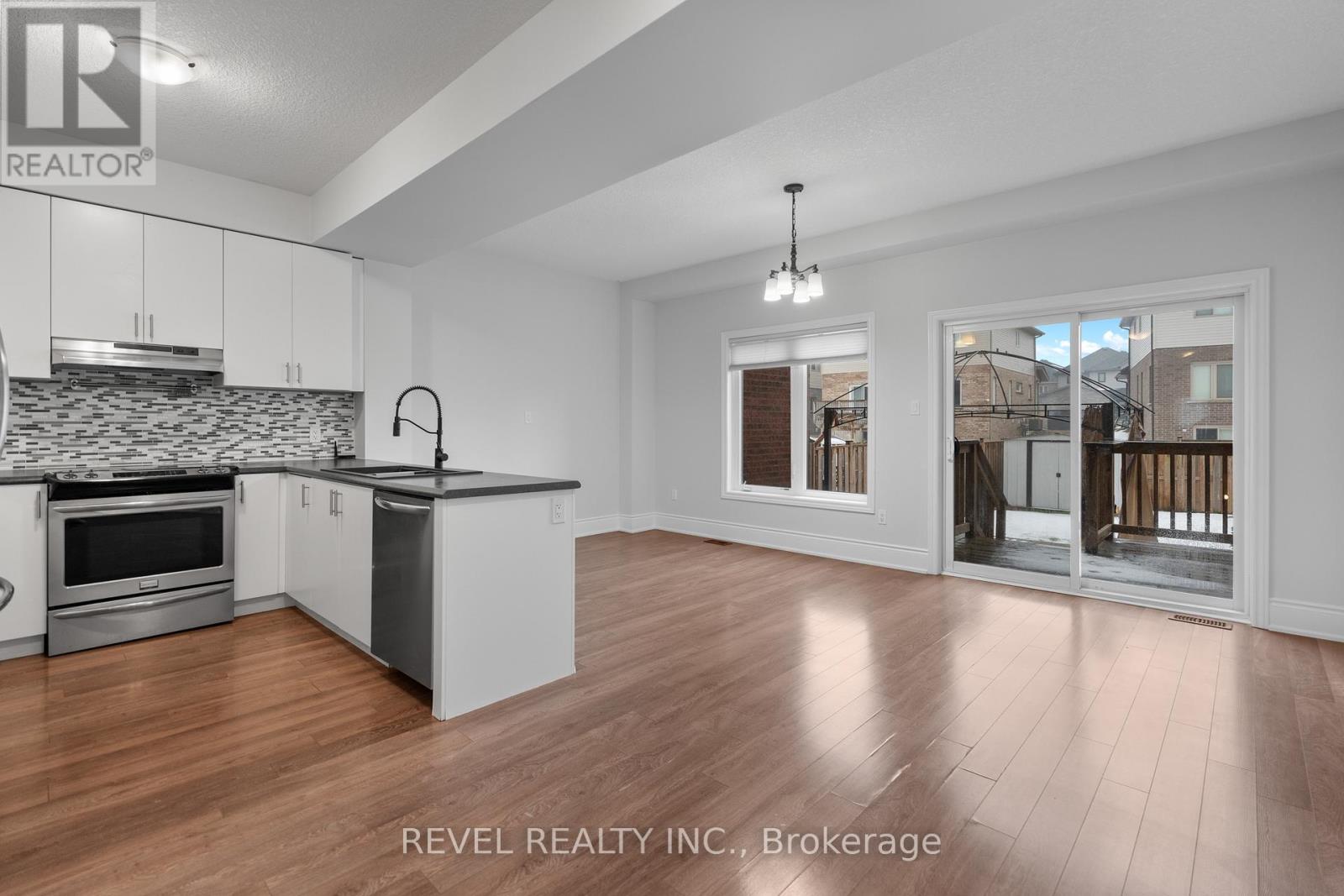 35 Sunset Way, Thorold, Ontario  L0S 1A0 - Photo 8 - X12676192