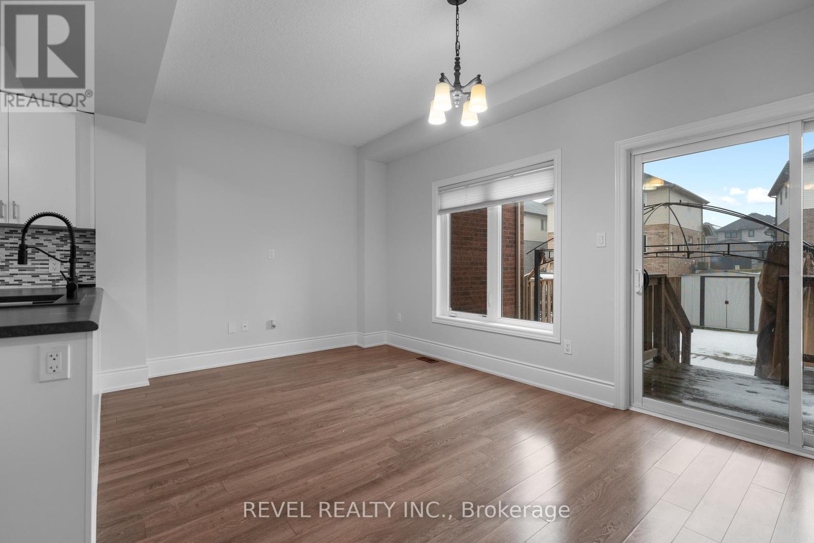 35 Sunset Way, Thorold, Ontario  L0S 1A0 - Photo 9 - X12676192