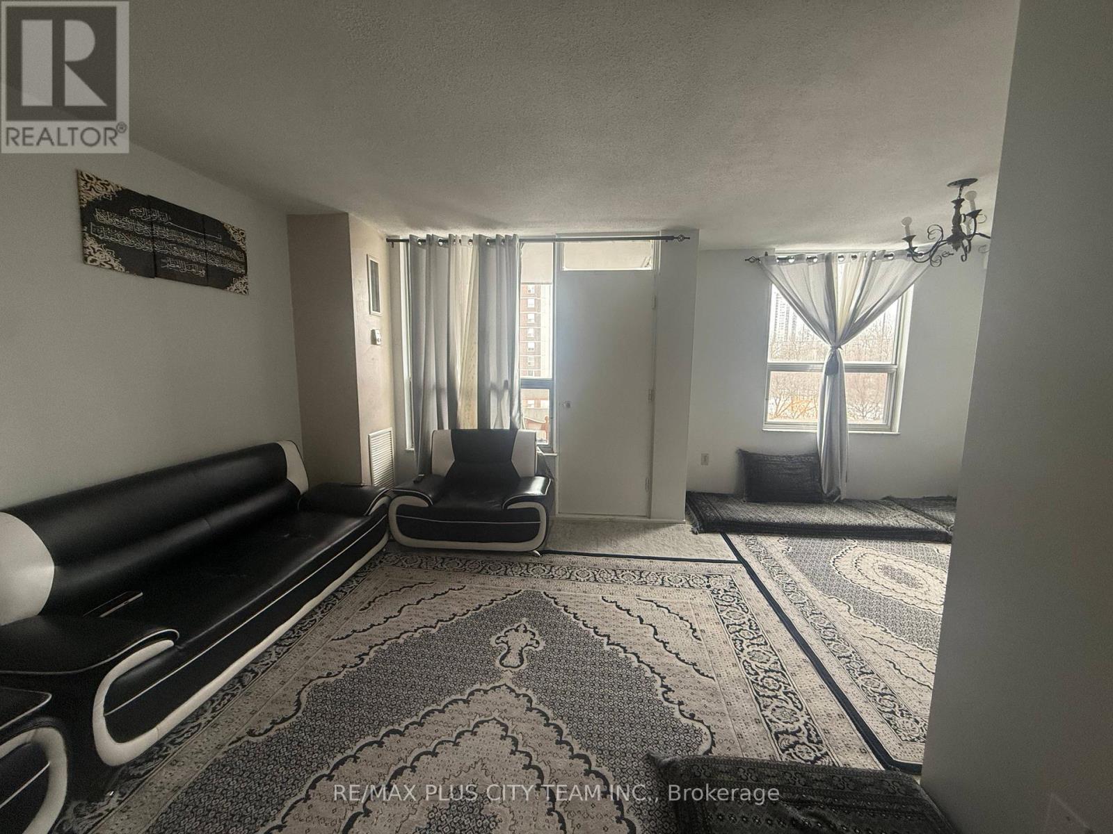 909 - 10 Edgecliff Golfway, Toronto, Ontario  M3C 3A3 - Photo 2 - C12641252