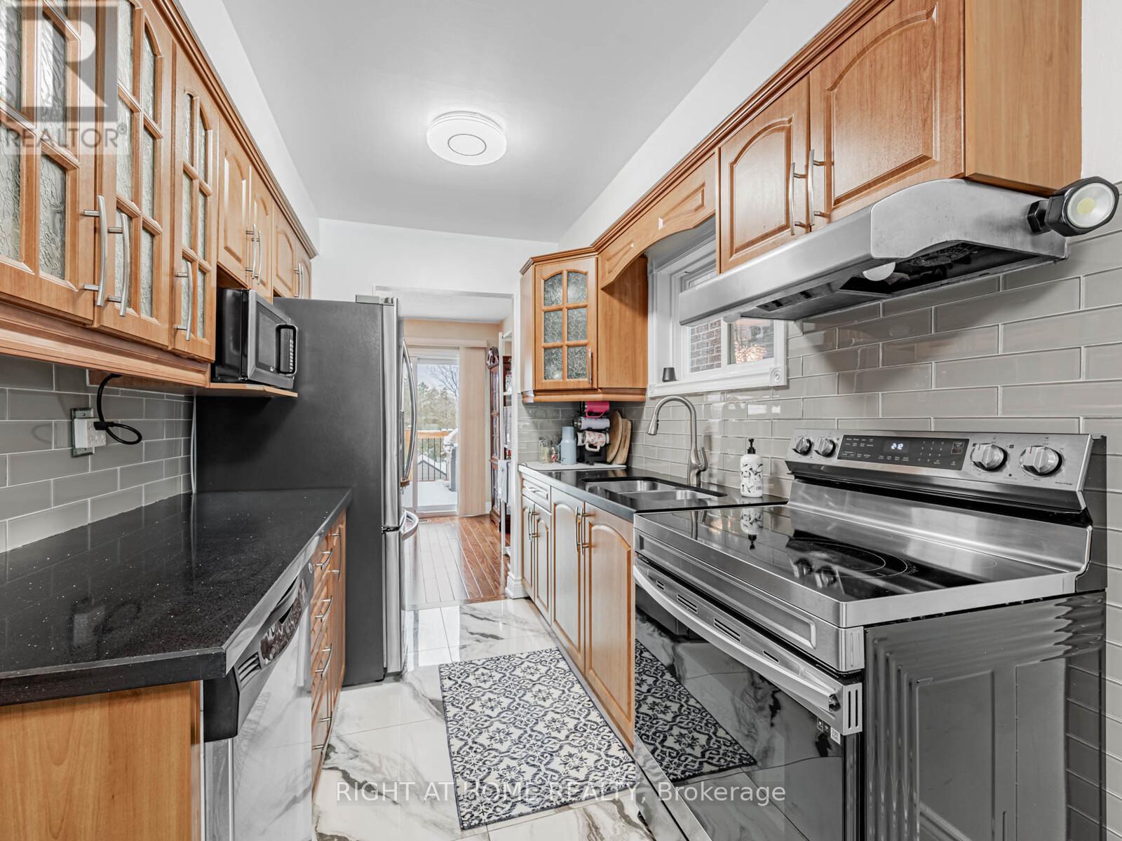 106 Mammoth Hall Trail, Toronto, Ontario  M1B 1P9 - Photo 12 - E12674816