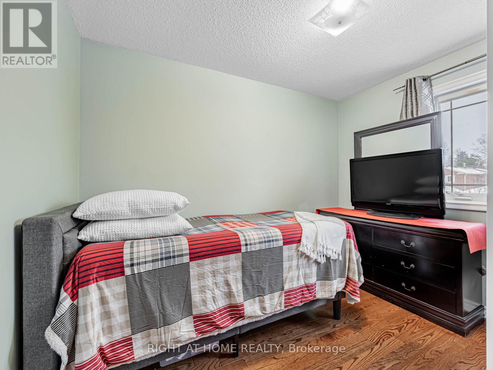 106 Mammoth Hall Trail, Toronto, Ontario  M1B 1P9 - Photo 16 - E12674816