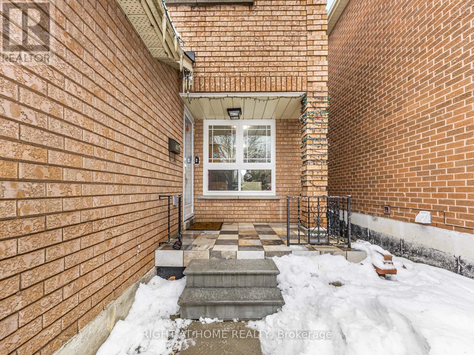 106 Mammoth Hall Trail, Toronto, Ontario  M1B 1P9 - Photo 2 - E12674816