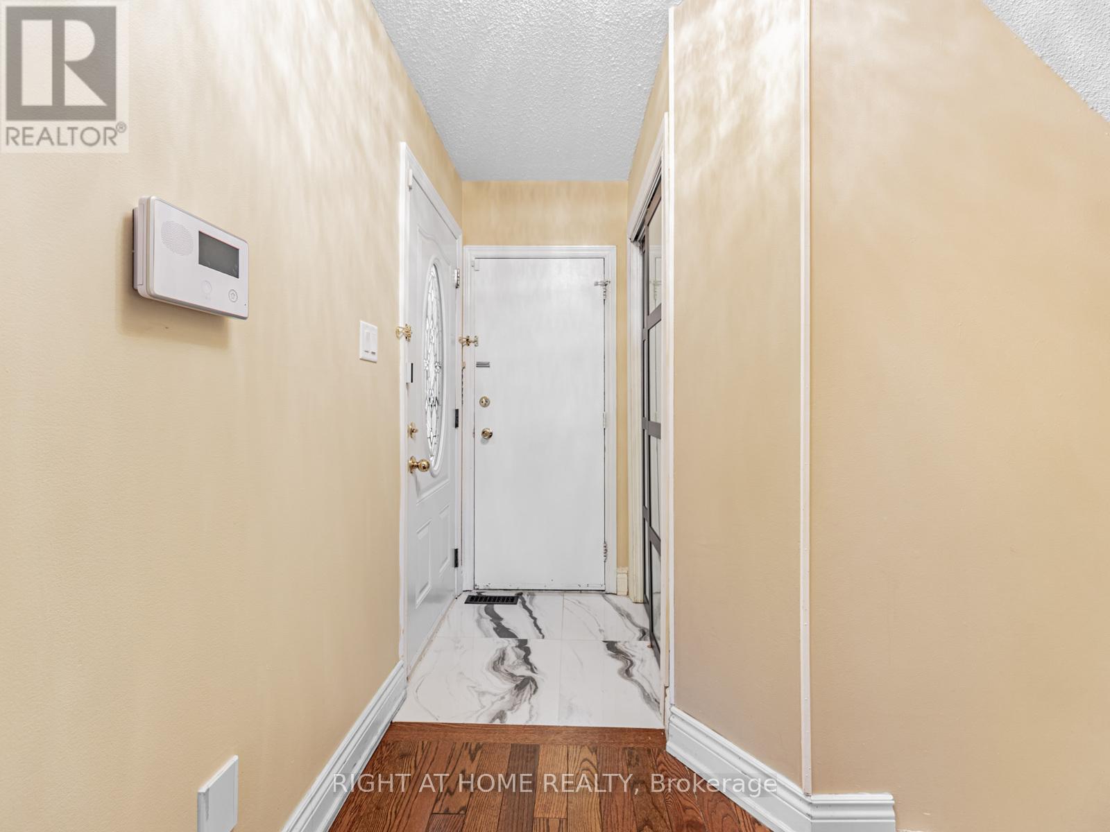 106 Mammoth Hall Trail, Toronto, Ontario  M1B 1P9 - Photo 3 - E12674816