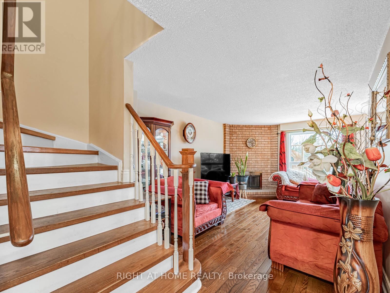 106 Mammoth Hall Trail, Toronto, Ontario  M1B 1P9 - Photo 5 - E12674816