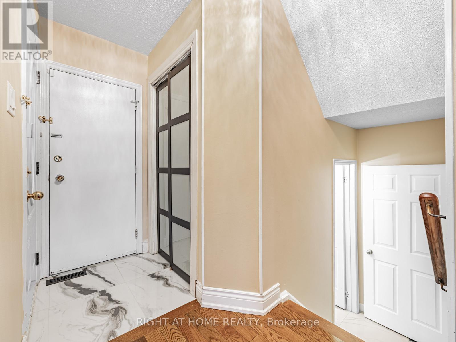 106 Mammoth Hall Trail, Toronto, Ontario  M1B 1P9 - Photo 4 - E12674816