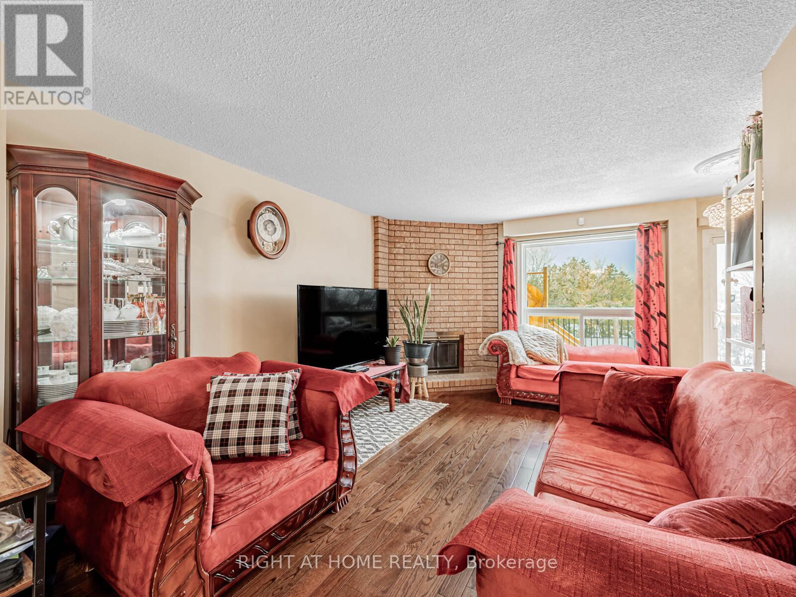 106 Mammoth Hall Trail, Toronto, Ontario  M1B 1P9 - Photo 6 - E12674816