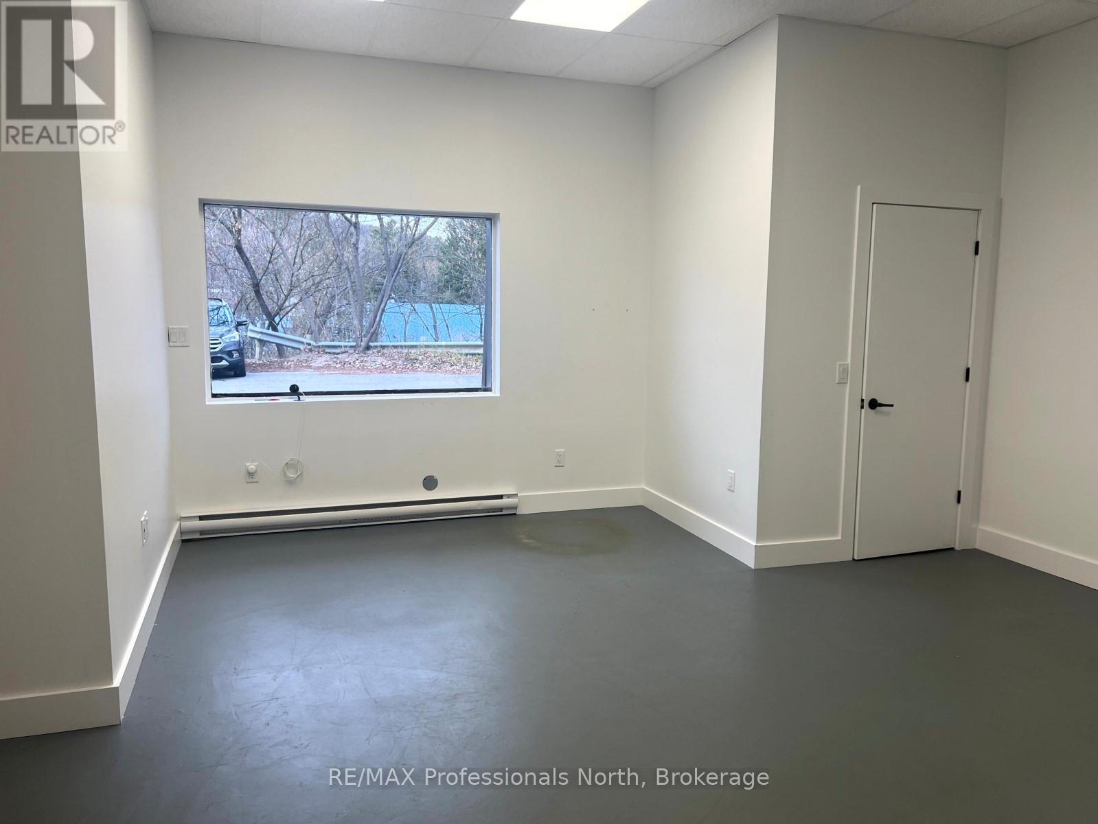 9 - 83 Maple Avenue, Dysart Et Al (Dysart), Ontario  K0M 1S0 - Photo 2 - X12676296