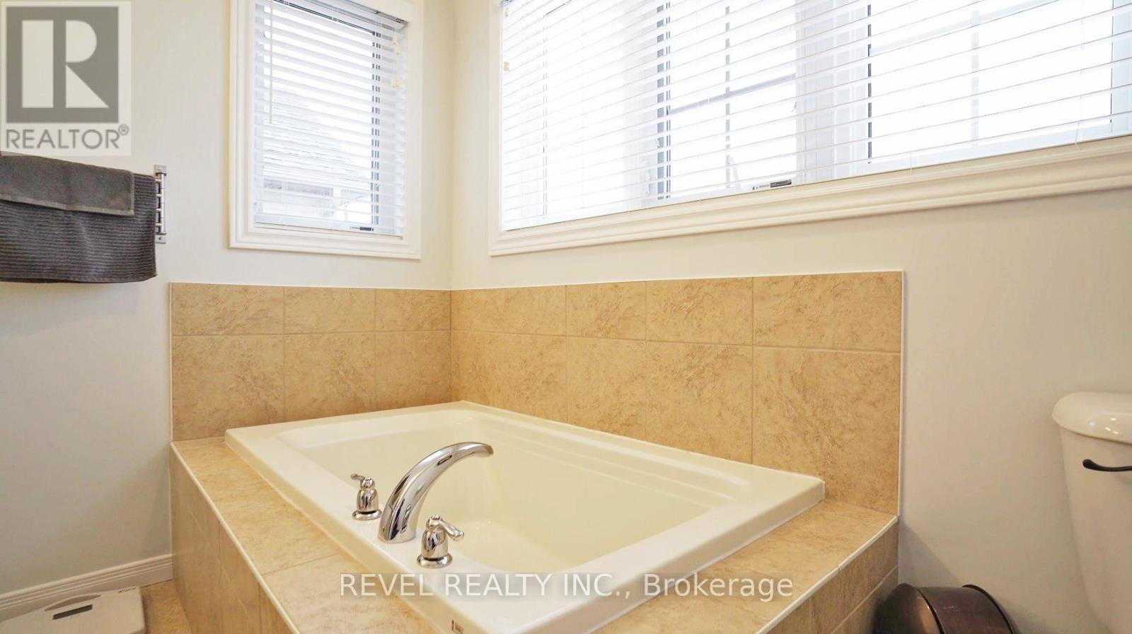 2446 Asima Drive, London South, Ontario  N6M 0B3 - Photo 17 - X12675790