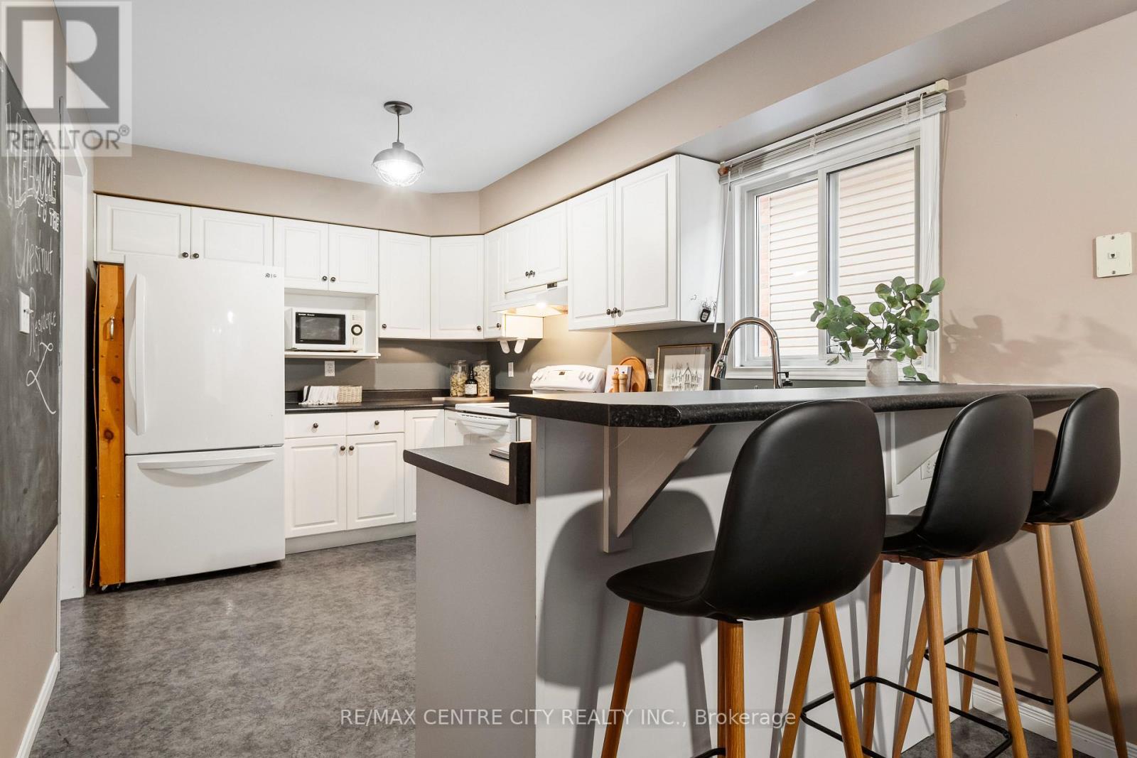 382 Chestnut Street, St. Thomas, Ontario  N5R 6C3 - Photo 10 - X12676372