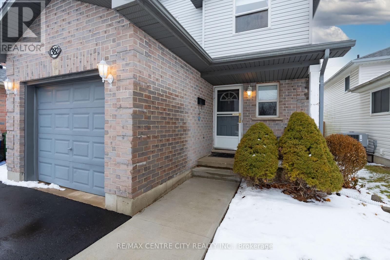 382 Chestnut Street, St. Thomas, Ontario  N5R 6C3 - Photo 2 - X12676372