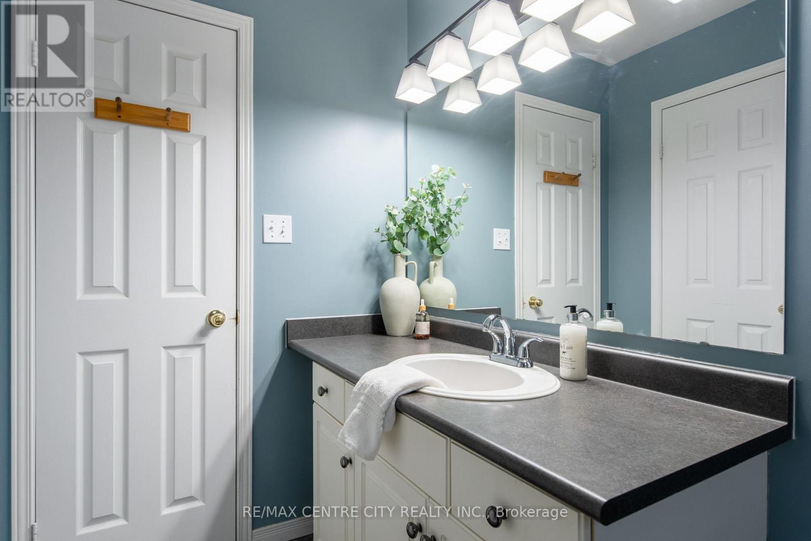 382 Chestnut Street, St. Thomas, Ontario  N5R 6C3 - Photo 24 - X12676372