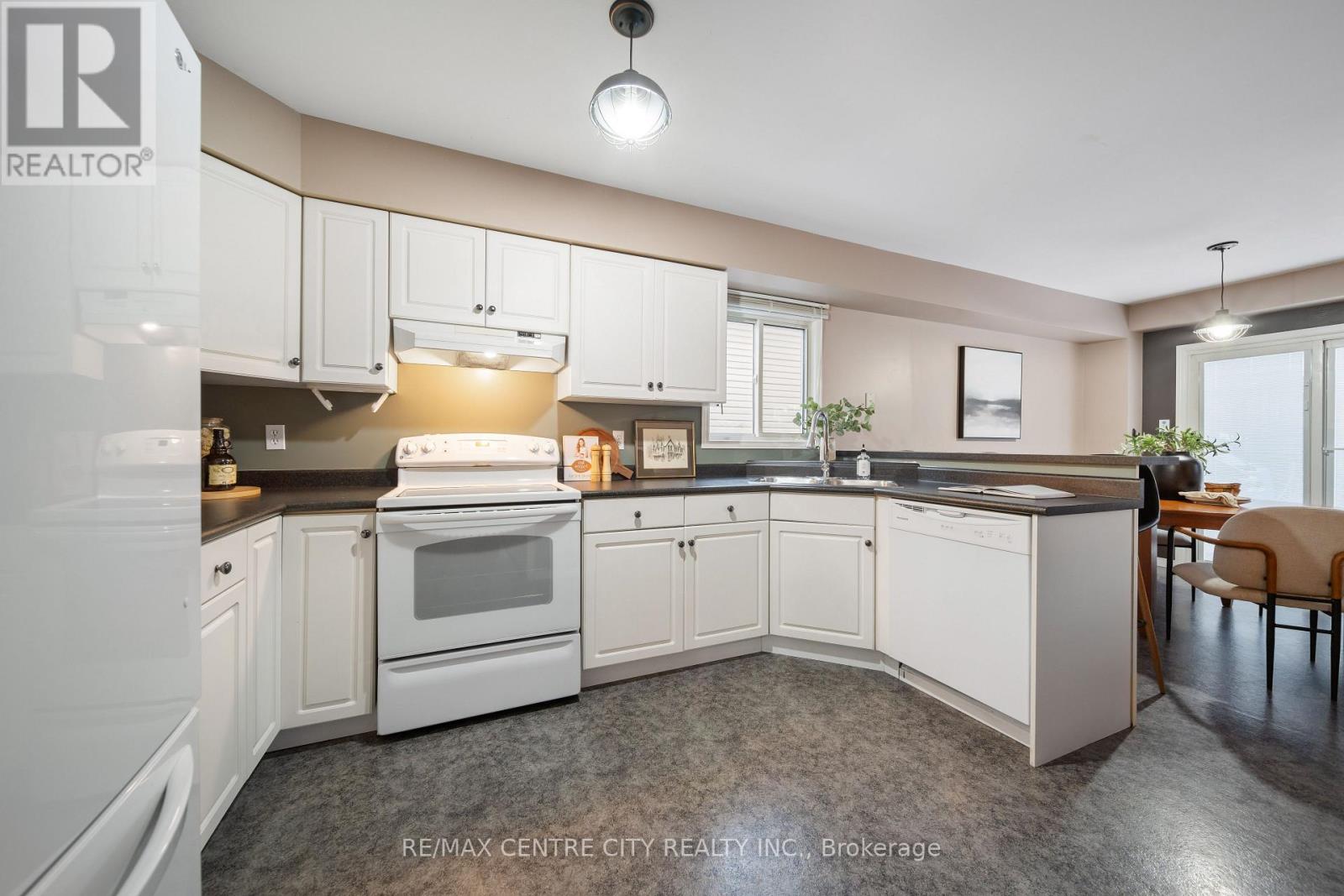 382 Chestnut Street, St. Thomas, Ontario  N5R 6C3 - Photo 7 - X12676372