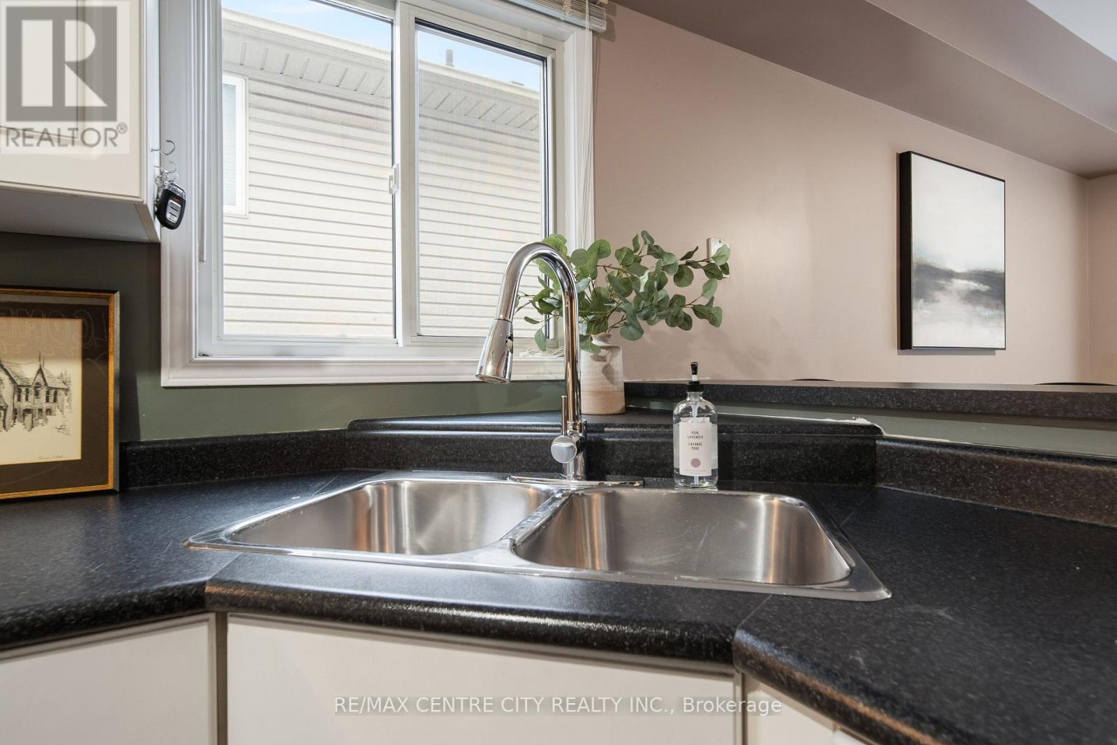 382 Chestnut Street, St. Thomas, Ontario  N5R 6C3 - Photo 8 - X12676372