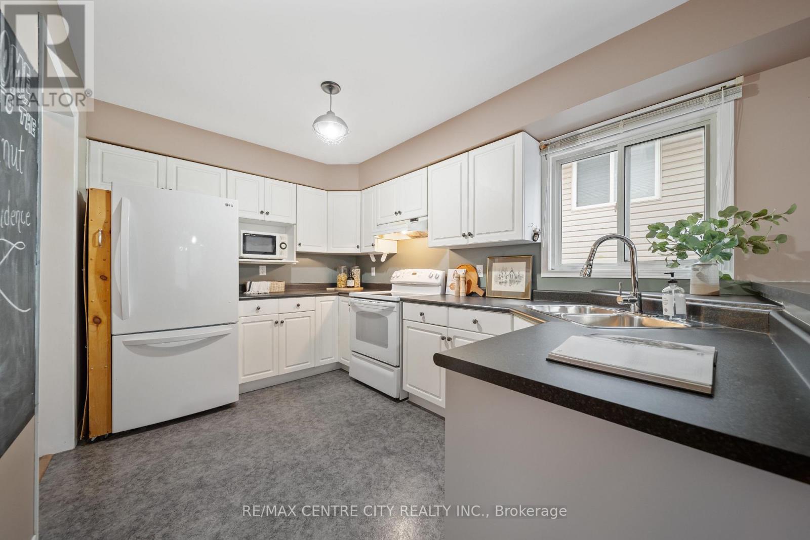 382 Chestnut Street, St. Thomas, Ontario  N5R 6C3 - Photo 9 - X12676372