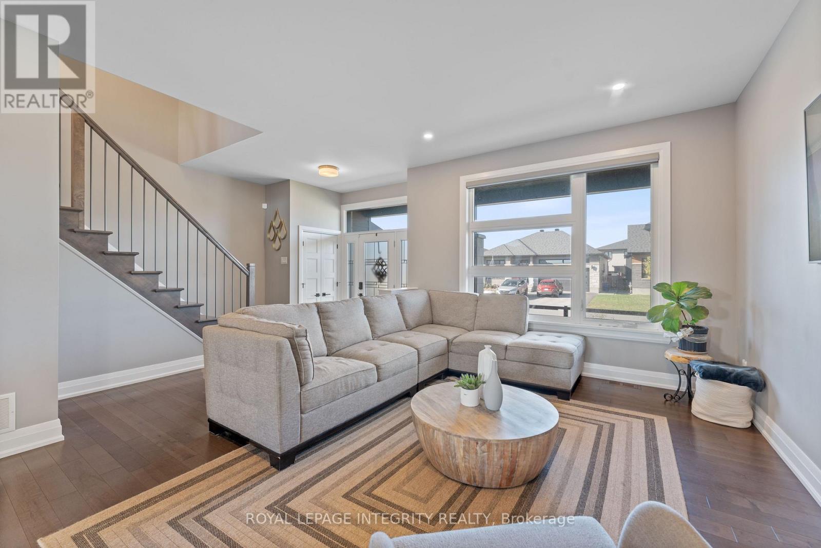 156 Lyon Street, Russell, Ontario  K0A 1W0 - Photo 11 - X12676412