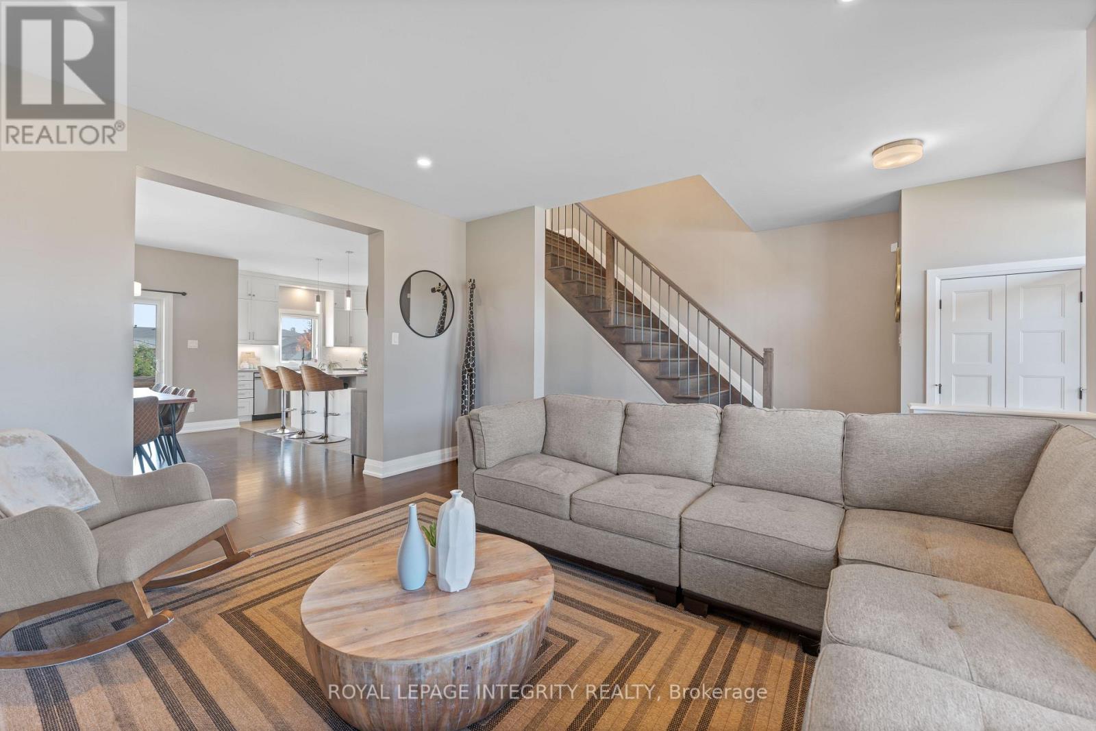 156 Lyon Street, Russell, Ontario  K0A 1W0 - Photo 12 - X12676412