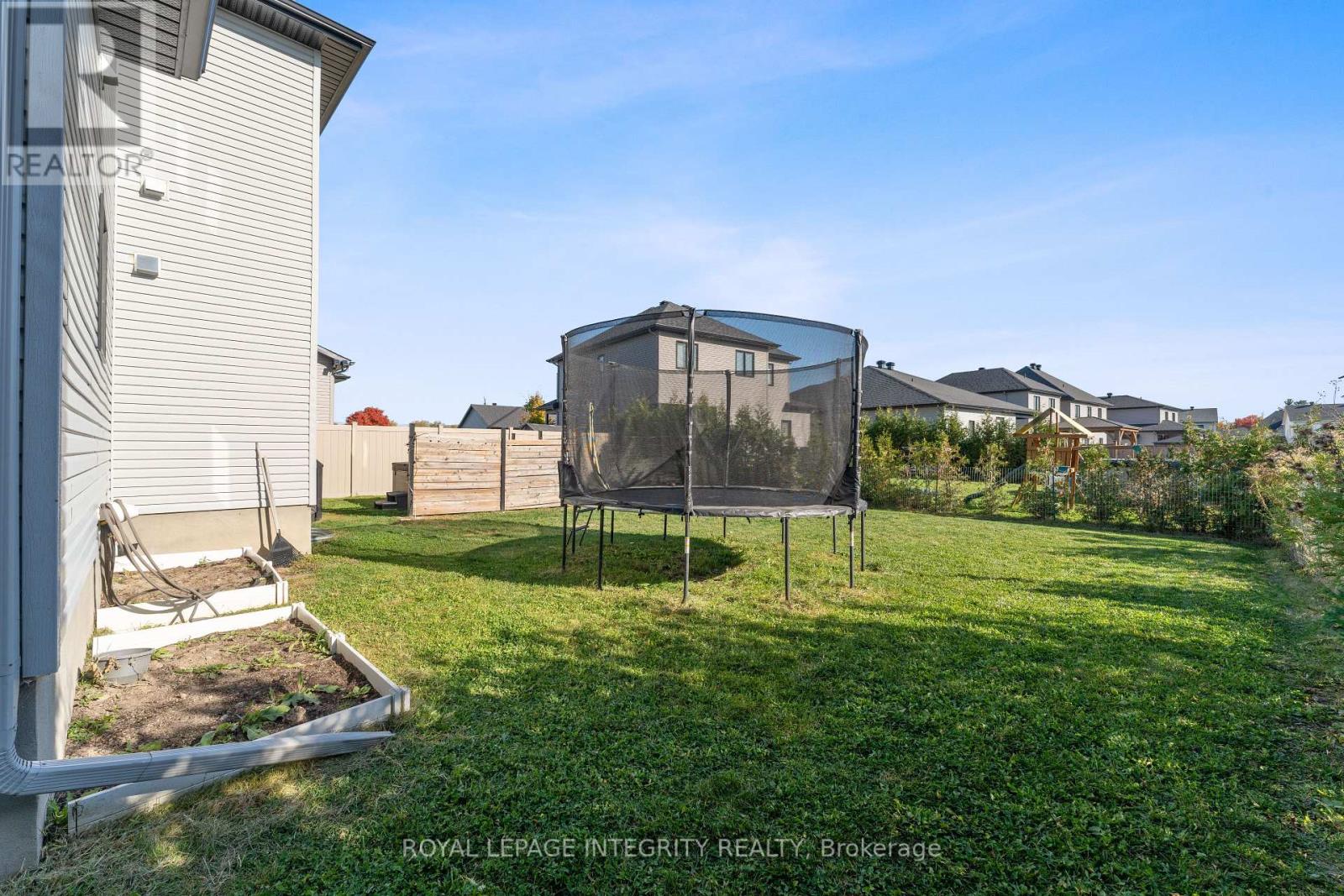 156 Lyon Street, Russell, Ontario  K0A 1W0 - Photo 31 - X12676412