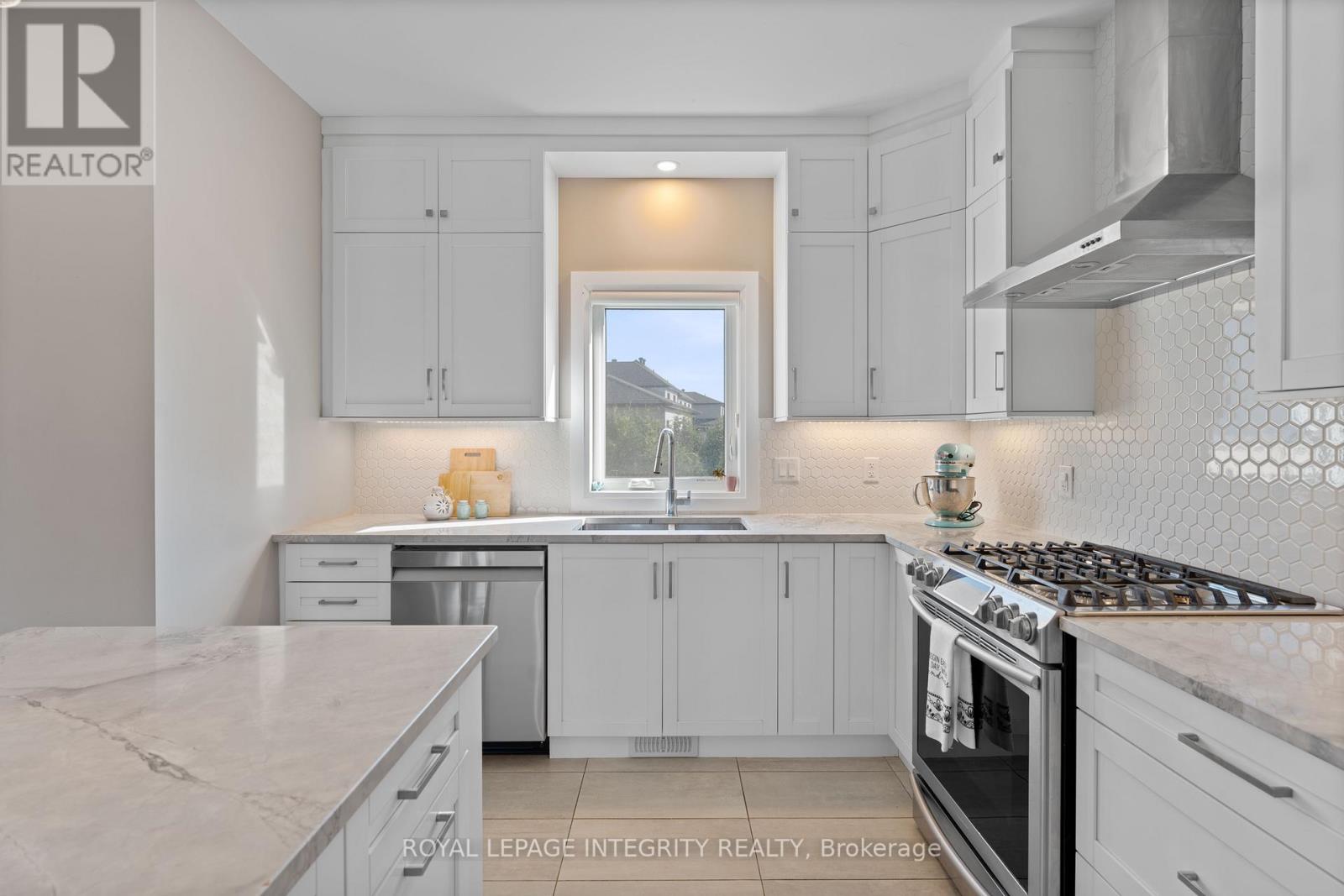 156 Lyon Street, Russell, Ontario  K0A 1W0 - Photo 4 - X12676412