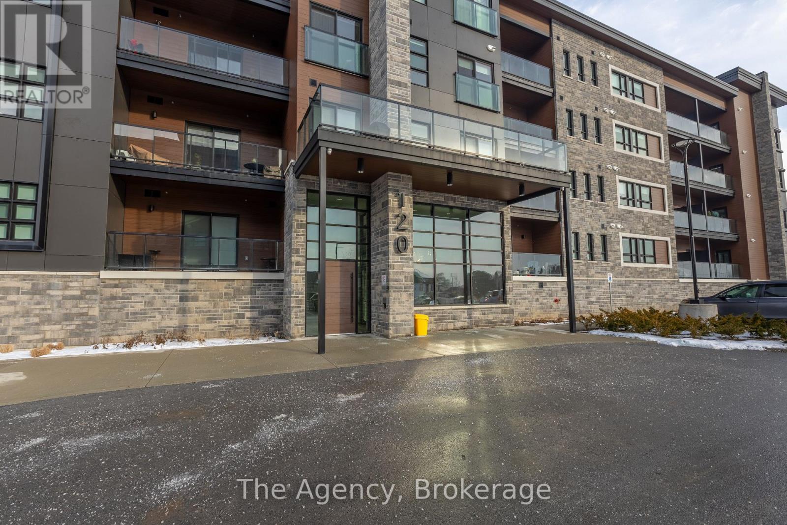 300 - 120 Summersides Boulevard, Pelham, Ontario  L0S 1E1 - Photo 2 - X12676386