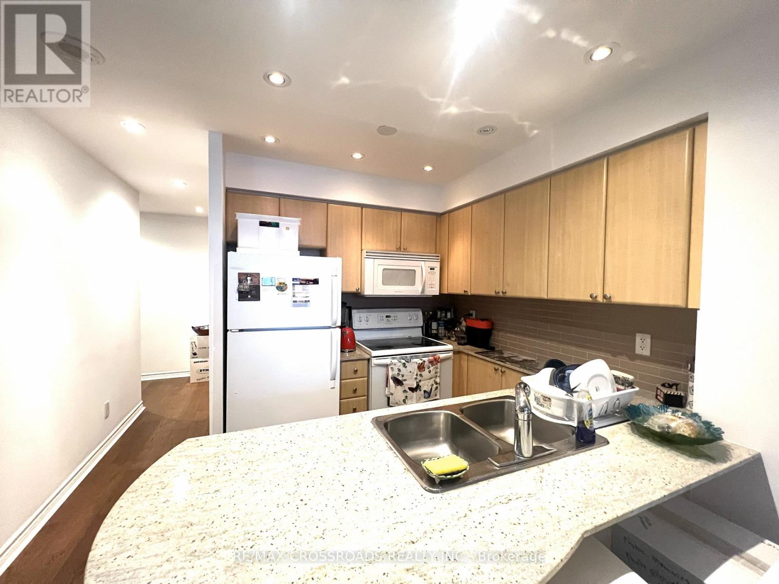 3111 - 763 Bay Street, Toronto, Ontario  M5G 2R3 - Photo 4 - C12676346