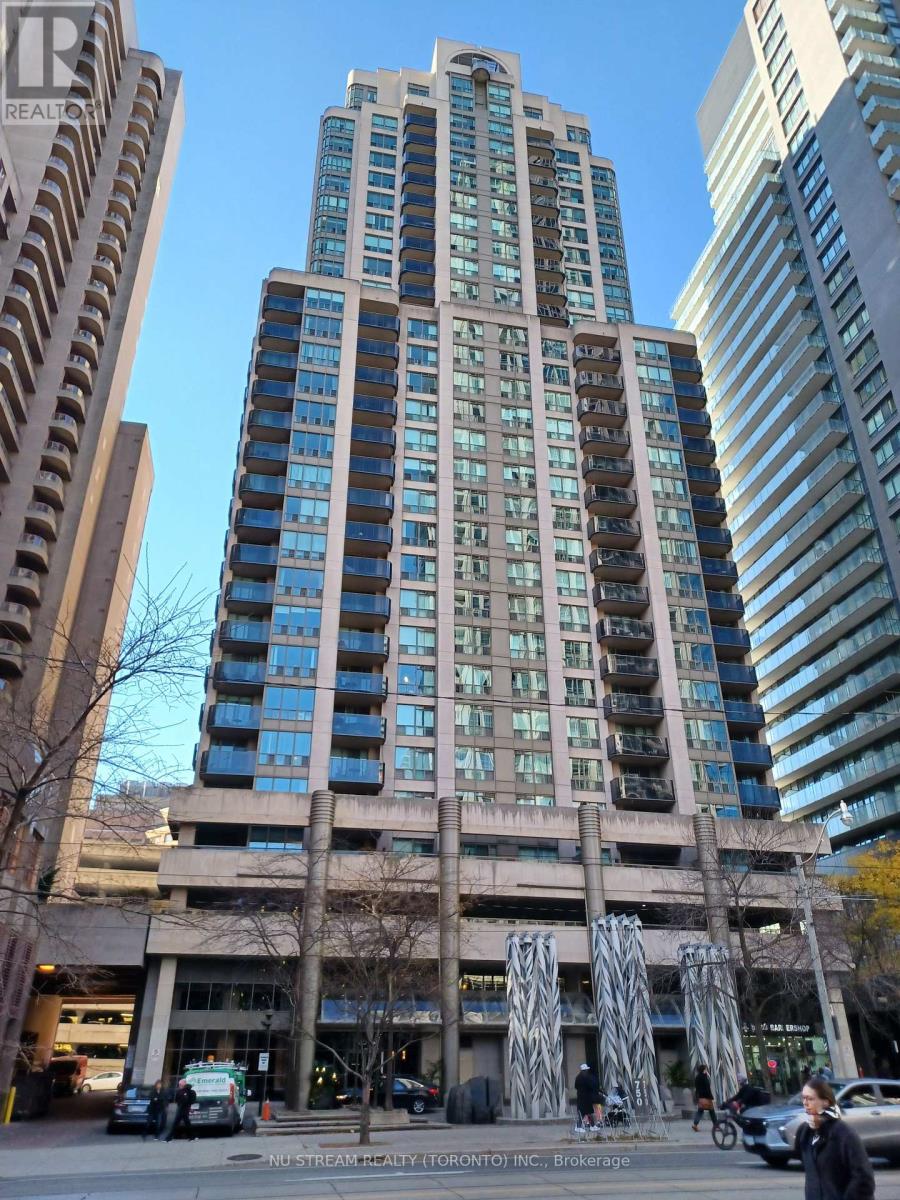 810 - 750 Bay Street, Toronto, Ontario  M5G 1N6 - Photo 1 - C12676374