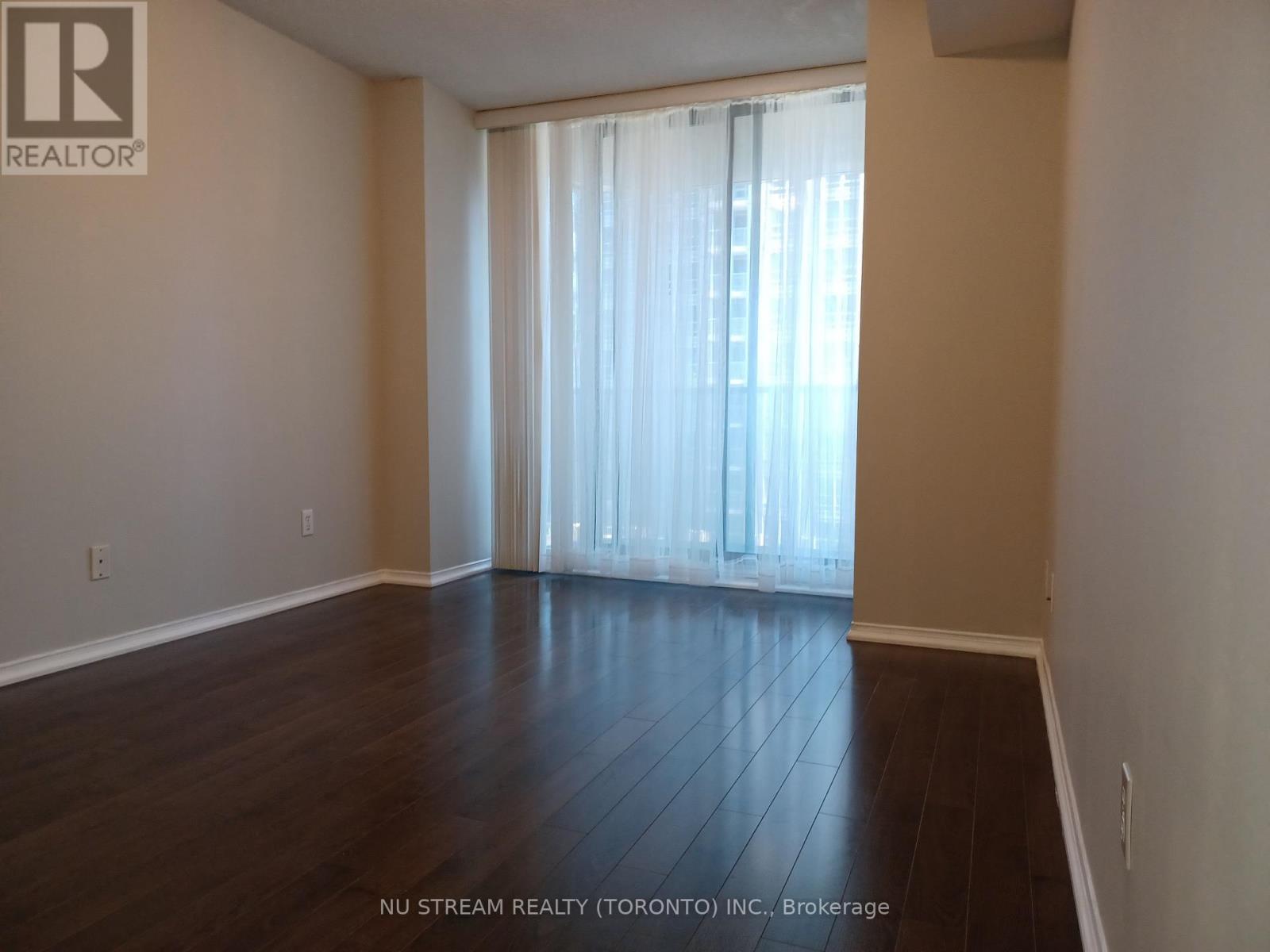810 - 750 Bay Street, Toronto, Ontario  M5G 1N6 - Photo 6 - C12676374