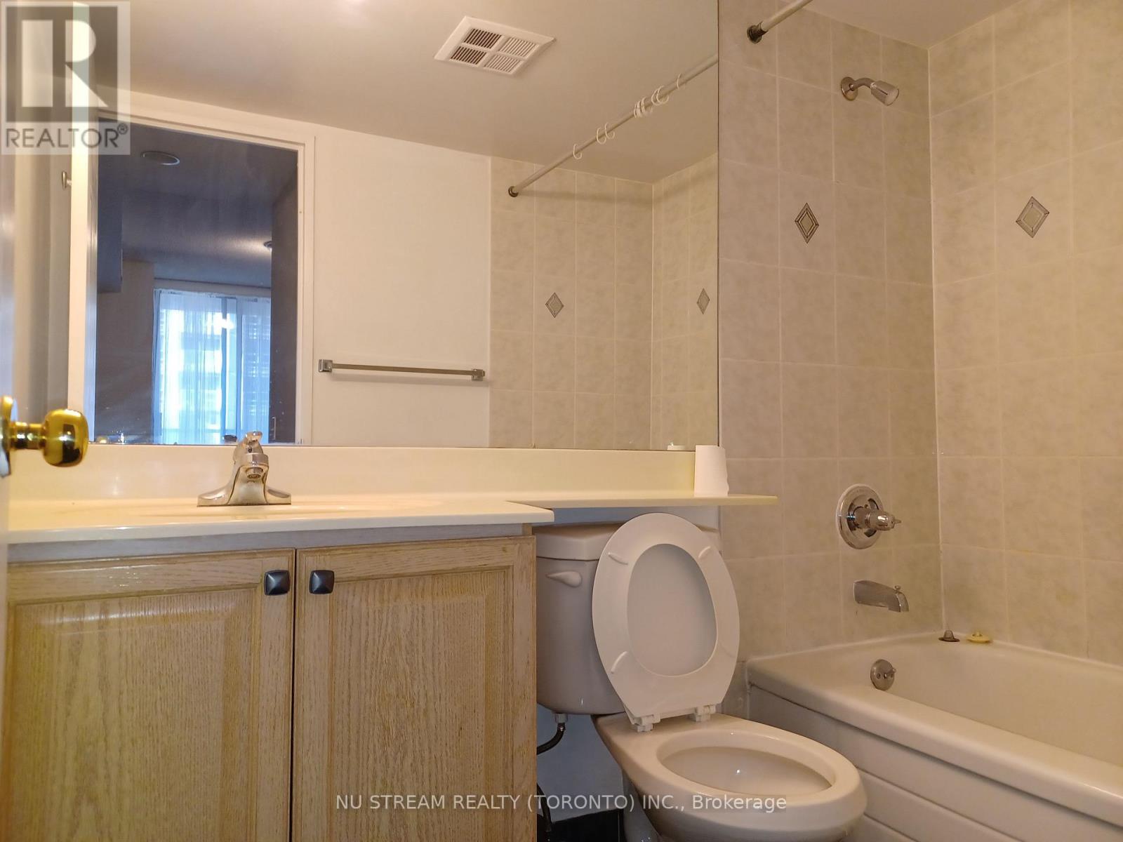 810 - 750 Bay Street, Toronto, Ontario  M5G 1N6 - Photo 8 - C12676374