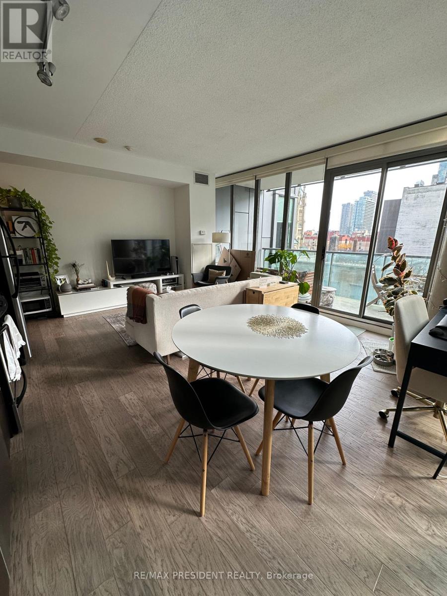 702 - 33 LOMBARD STREET, Toronto, Ontario