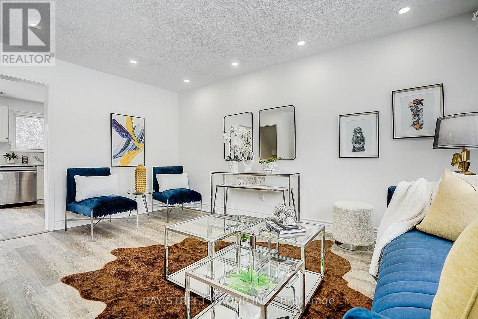 224 Hollyberry Trail, Toronto, Ontario  M2H 2P4 - Photo 4 - C12676390