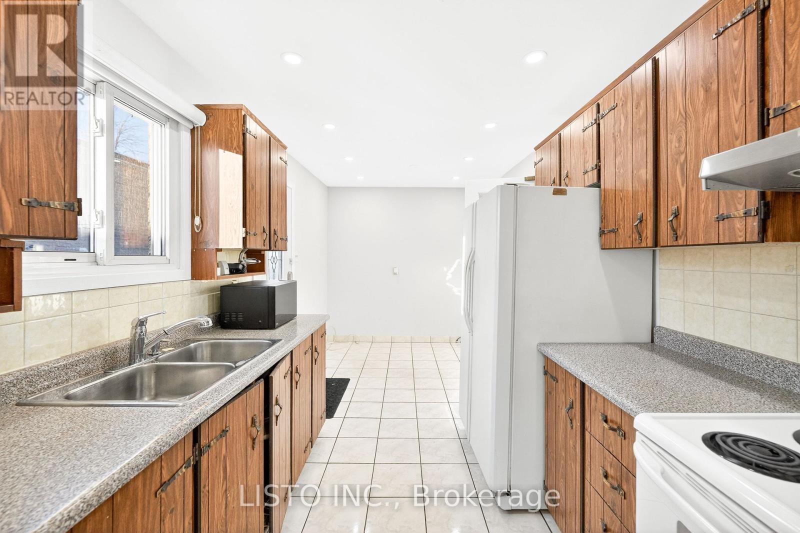 138 John Tabor Trail, Toronto, Ontario  M1B 2V2 - Photo 9 - E12676298