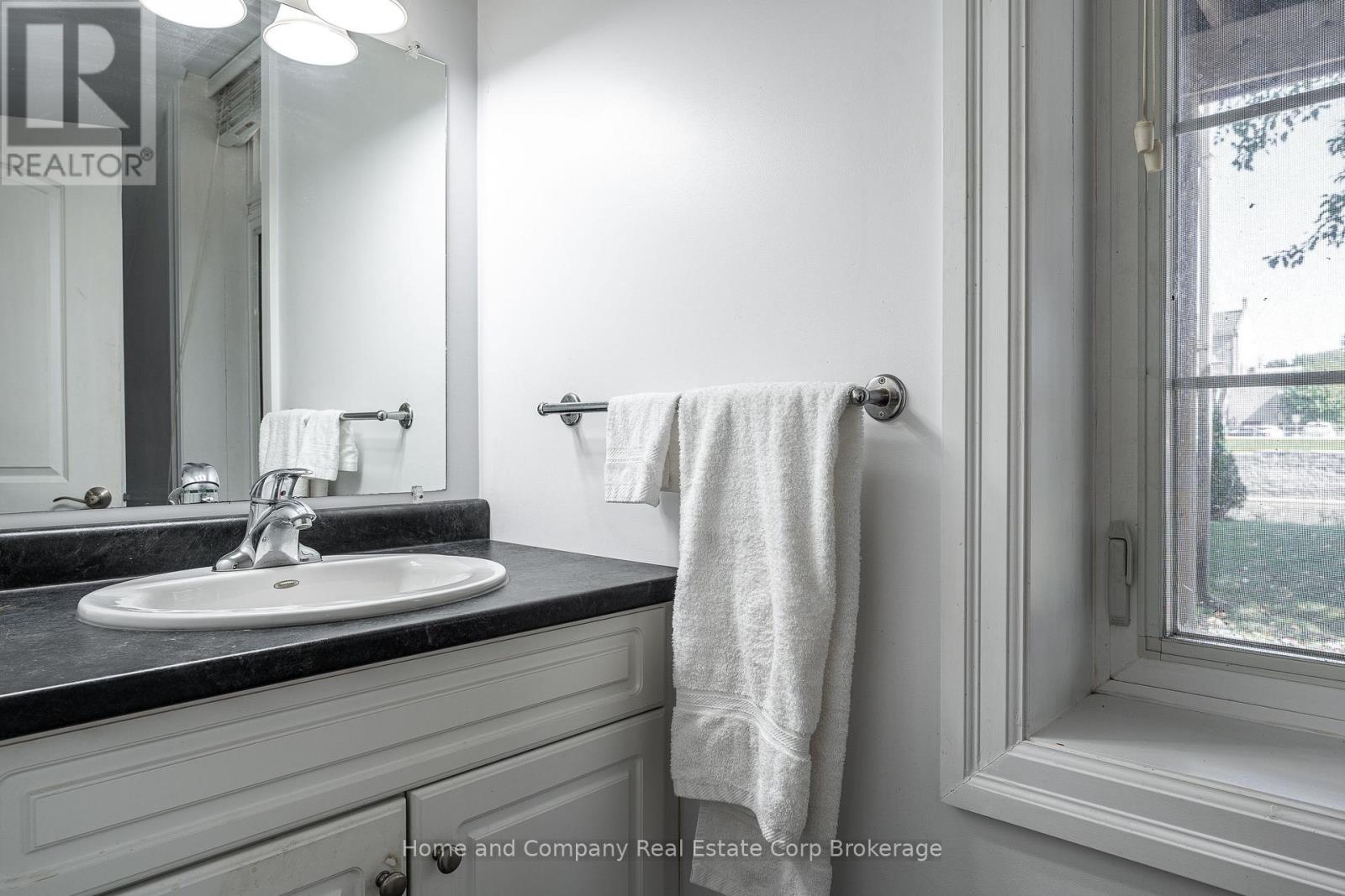 35 Thomas Street, St. Marys, Ontario  N4X 1A2 - Photo 34 - X12437429