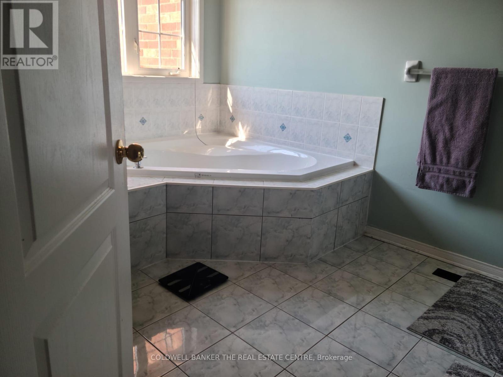 Upper - 1 Jarrett Court, Vaughan, Ontario  L6A 3W4 - Photo 13 - N12676288